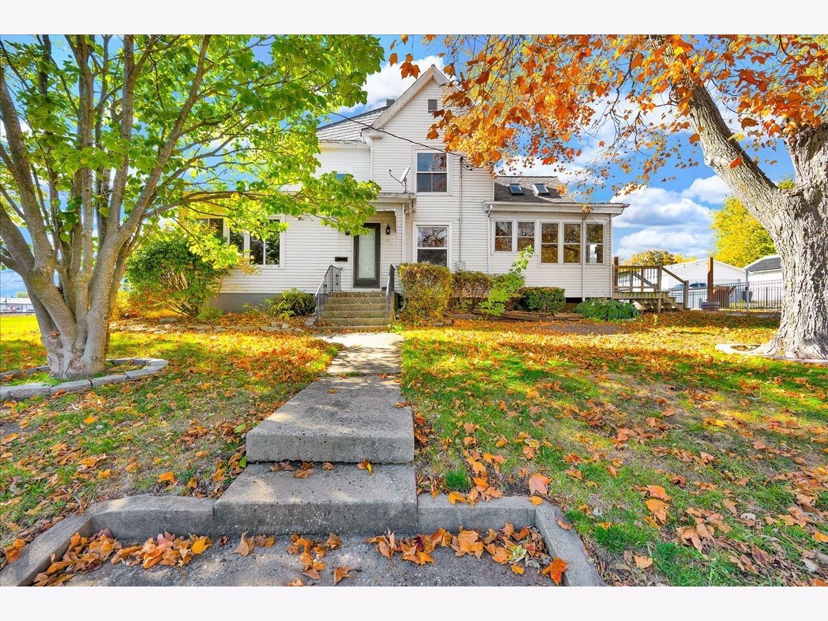  For Sale El Paso Illinois, 393 Front Street