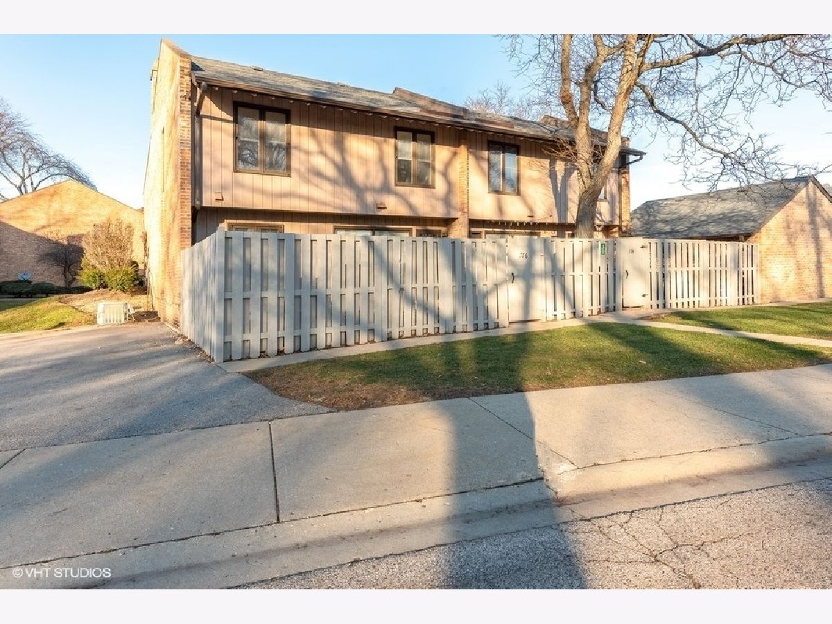  Rented Barrington Illinois, 712 Concord
