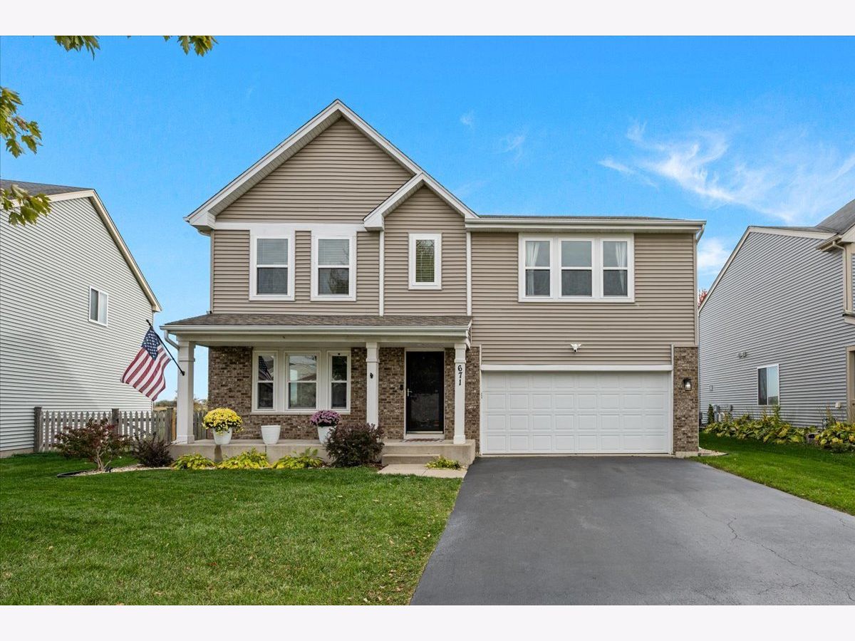 Townhomes & Condos & Homes For Sale Cambridge Lakes Pingree Grove Illinois, 671 Dover Street