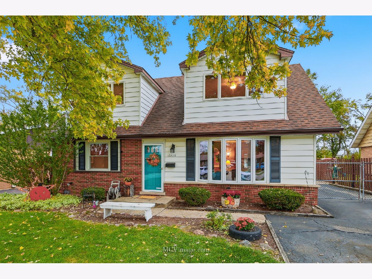  For Sale Crestwood Illinois, 13125 Playfield Drive