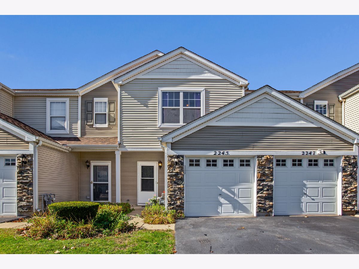  For Sale Carpentersville Illinois, 2245 Flagstone Lane