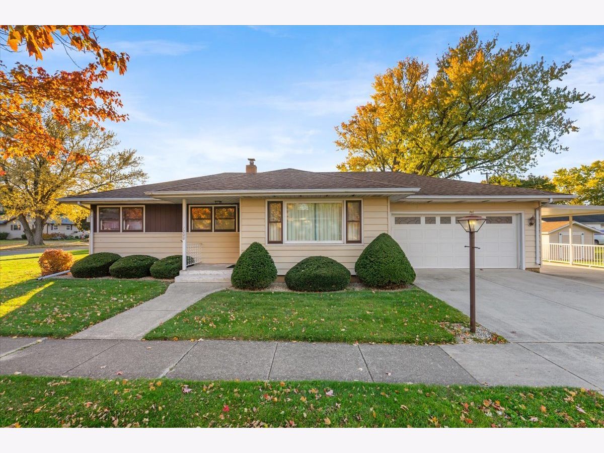  For Sale Harvard Illinois, 1000 4th Street