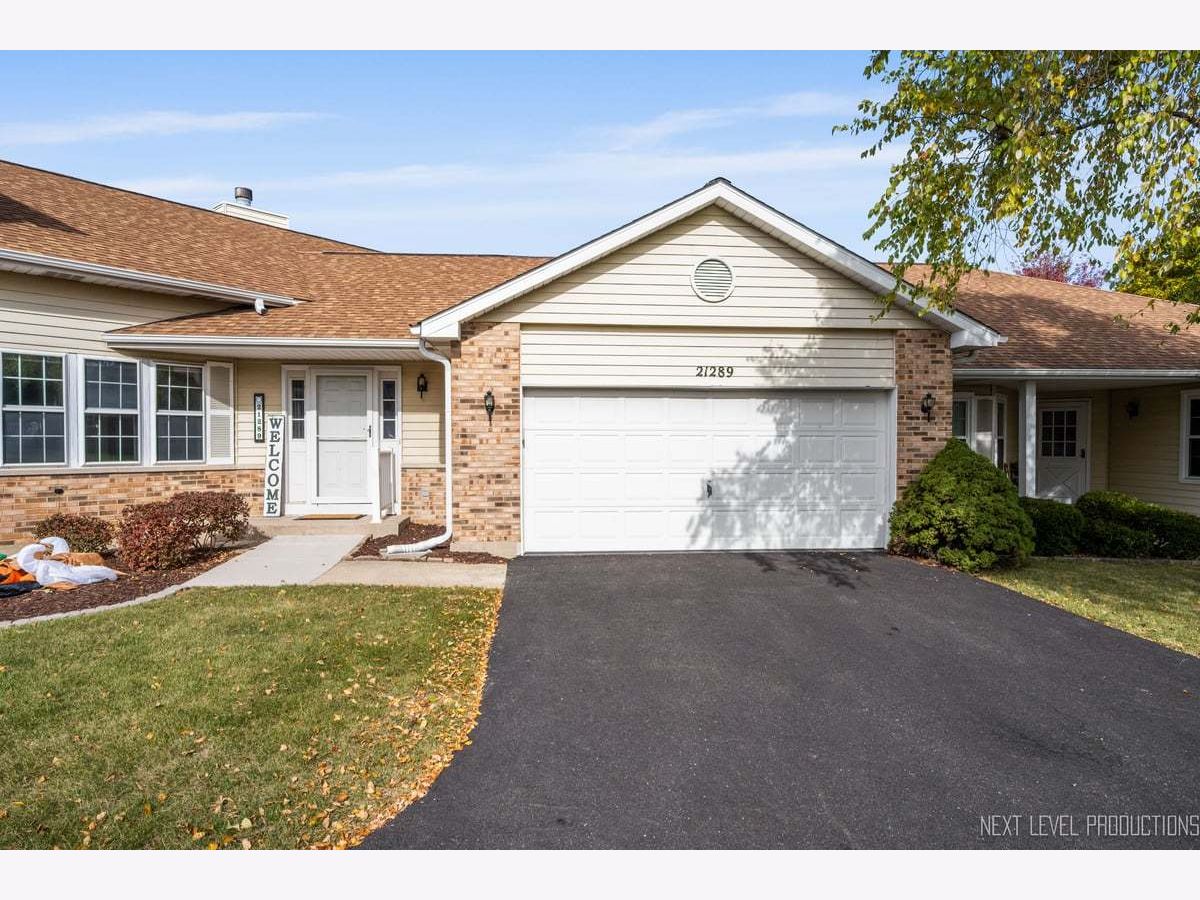 Townhomes & Condos & Homes For Sale Carillon Plainfield Illinois, 21289 Silktree Circle