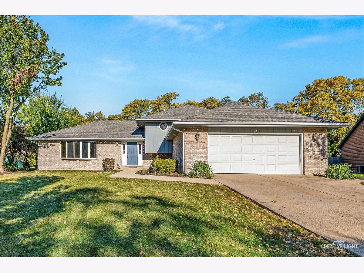 Homes For Sale Indian Oaks Plainfield Illinois, 24922 Illini Drive