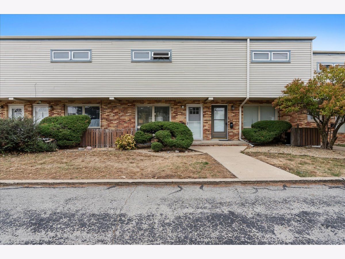  Sold Bloomington Illinois, 2210 Lincoln