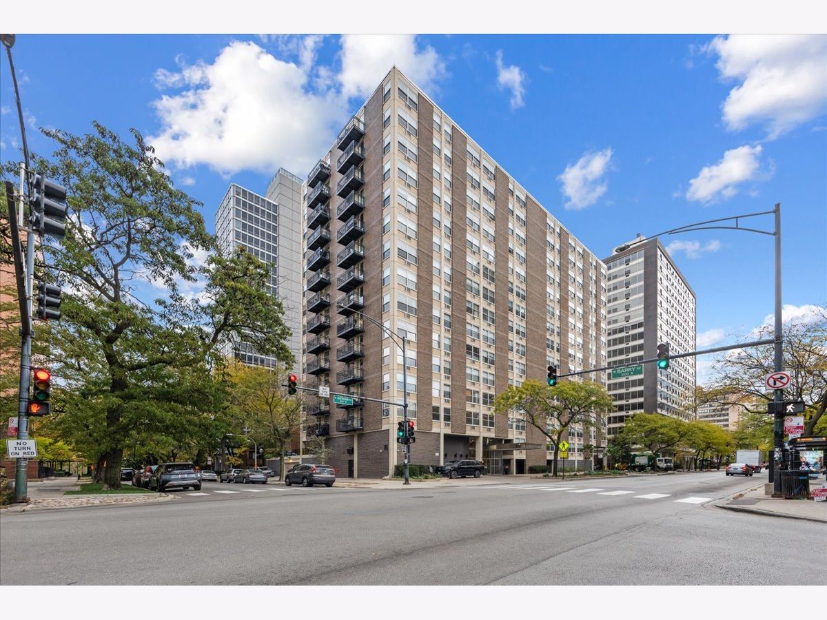  For Sale Chicago Illinois, 3033 Sheridan Road