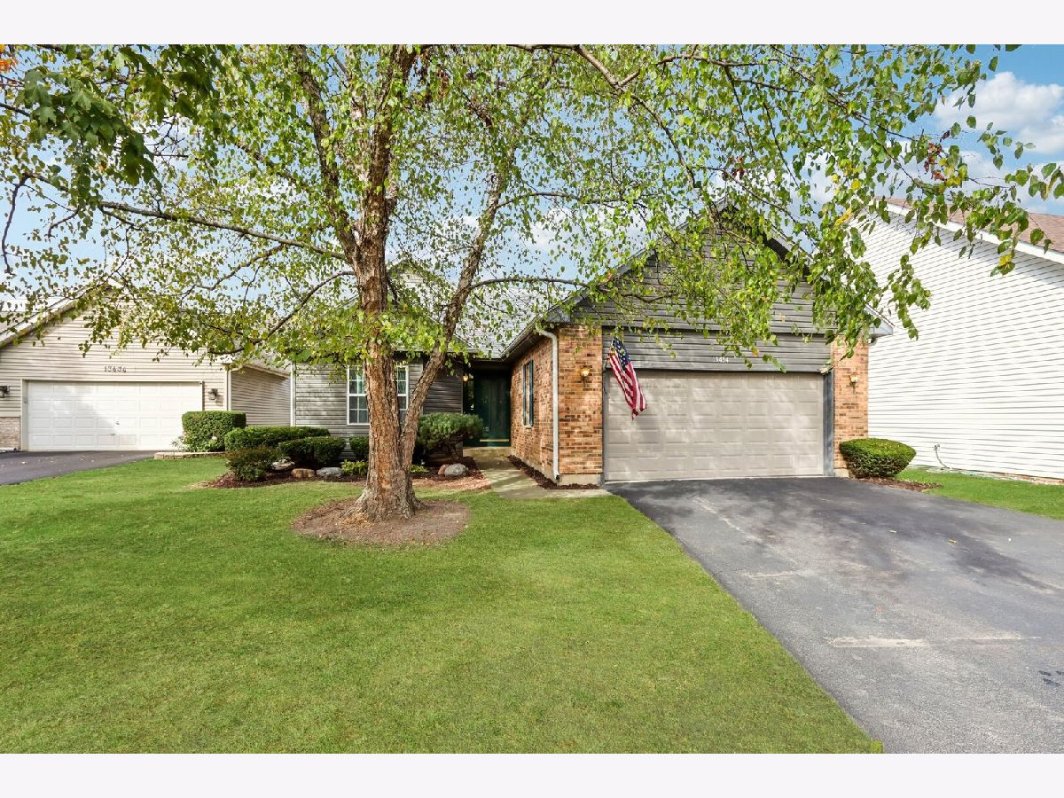 Townhomes & Condos & Homes For Sale Carillon Plainfield Illinois, 13434 Redberry Circle