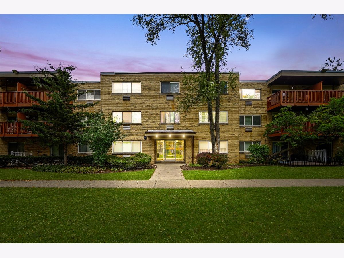 Condominiums For Sale Birch Manor Mount Prospect Illinois, 760 Dempster Street