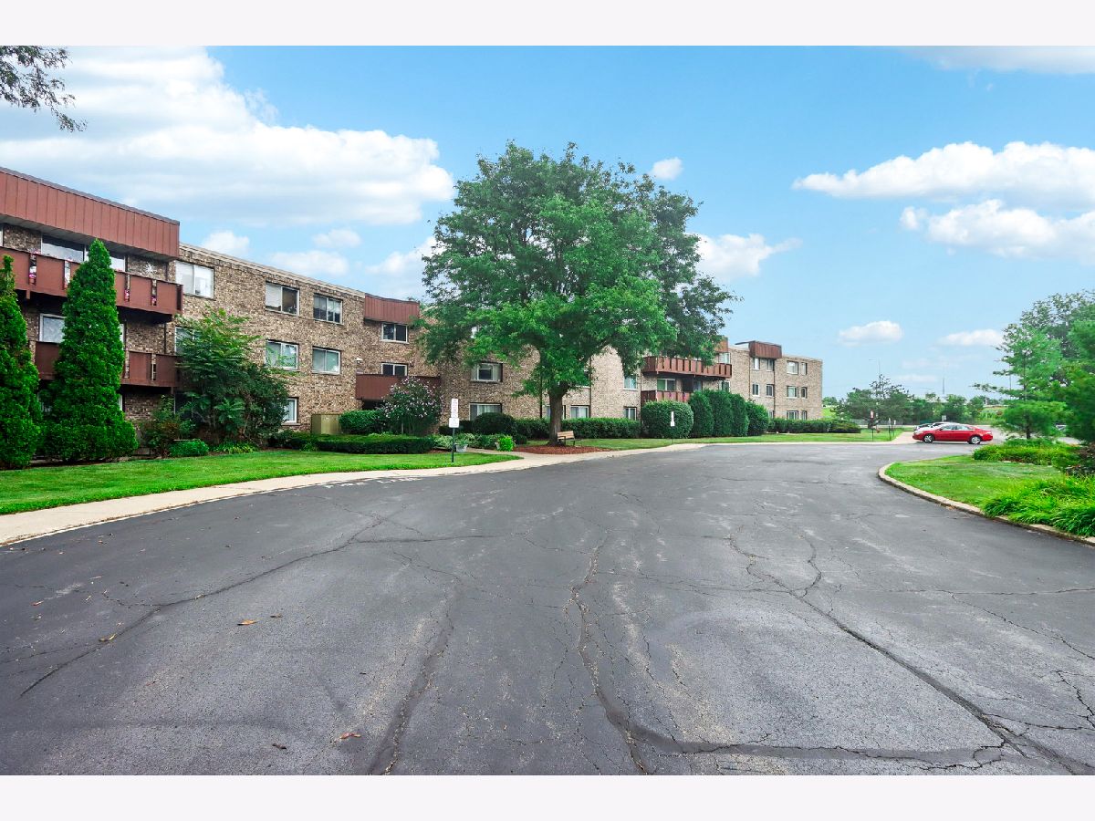 Condominiums For Rent Brookwood Rolling Meadows Illinois, 2650 Brookwood Way