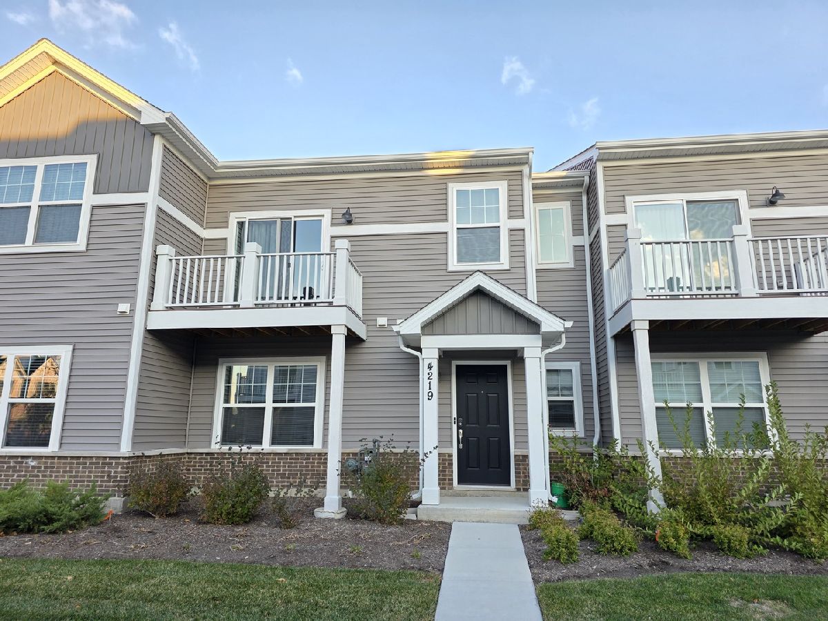 Condos & Townhomes Rented Chelsea Manor Aurora Illinois, 4219 Chelsea Manor