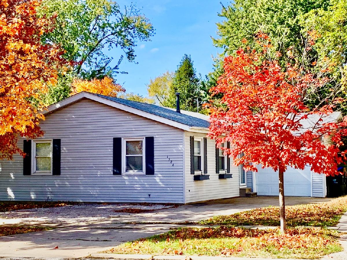  For Sale Bloomington Illinois, 1526 Hershey Road