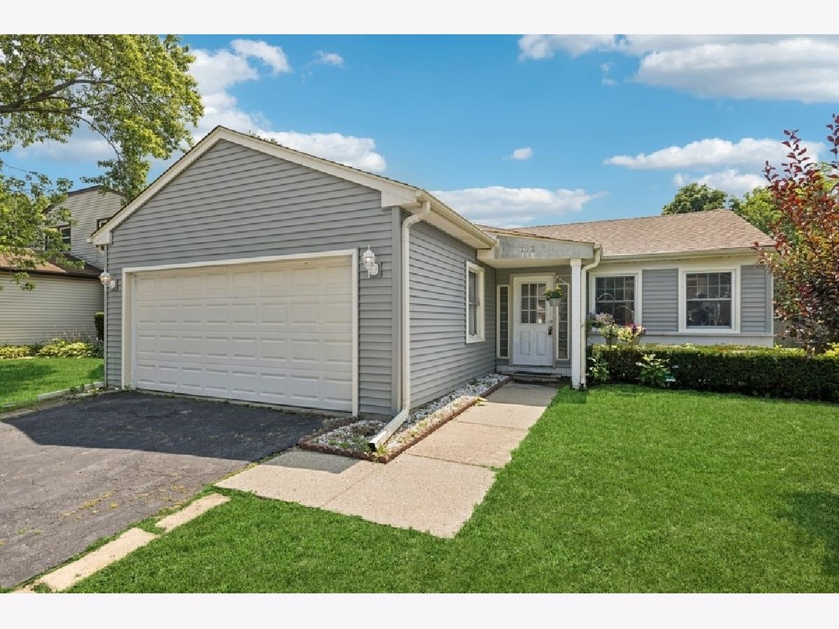  For Sale Vernon Hills Illinois, 717 Lakeside Drive