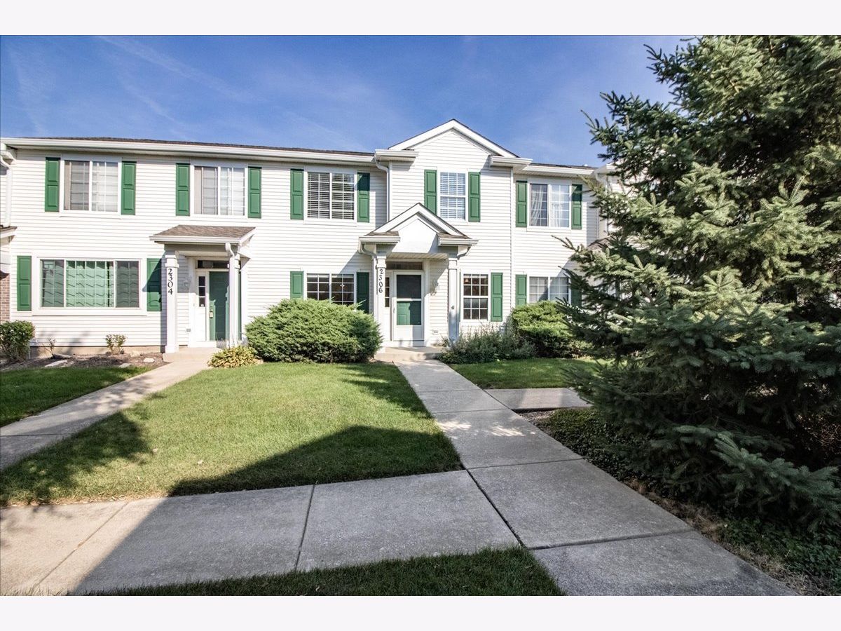 Townhomes & Condos For Sale Reflections Aurora Illinois, 2306 Reflections Drive