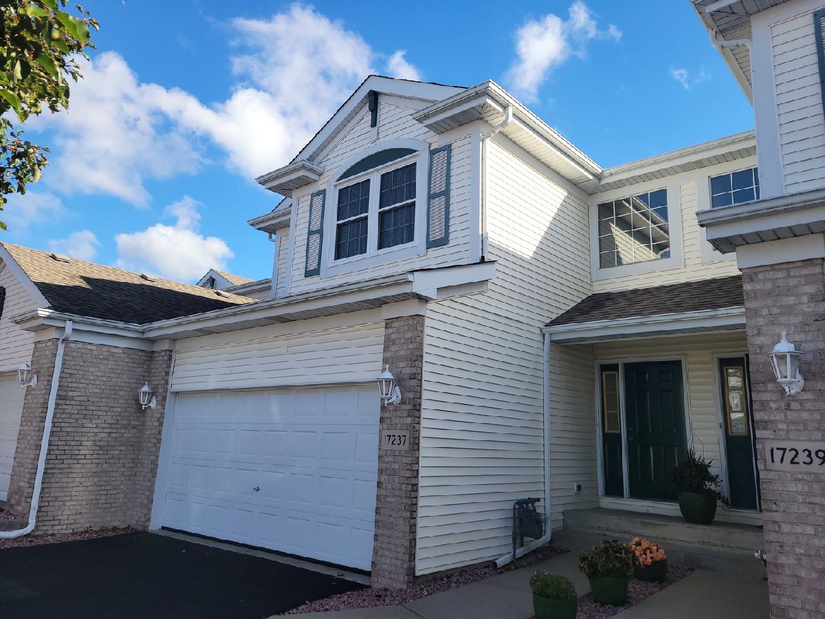 Townhomes & Condos & Homes For Sale Broken Arrow Lockport Illinois, 17237 Arrow Head Drive