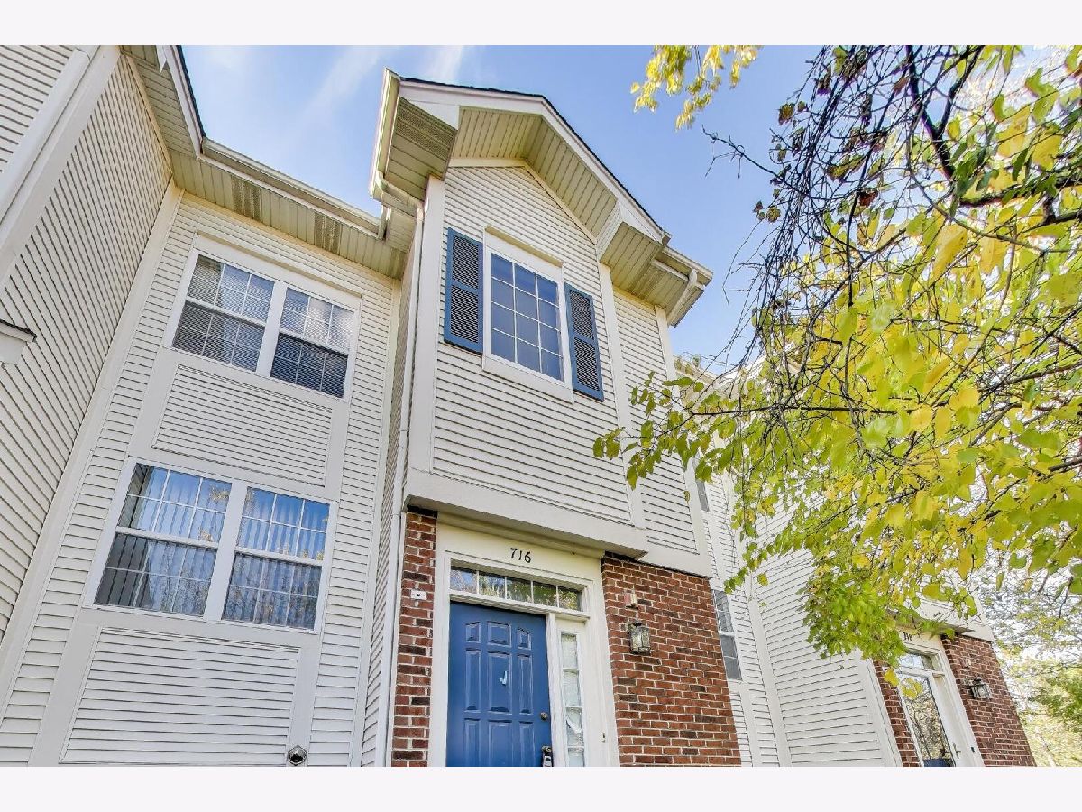 For Sale Wheeling Illinois, 716 River Mill Parkway