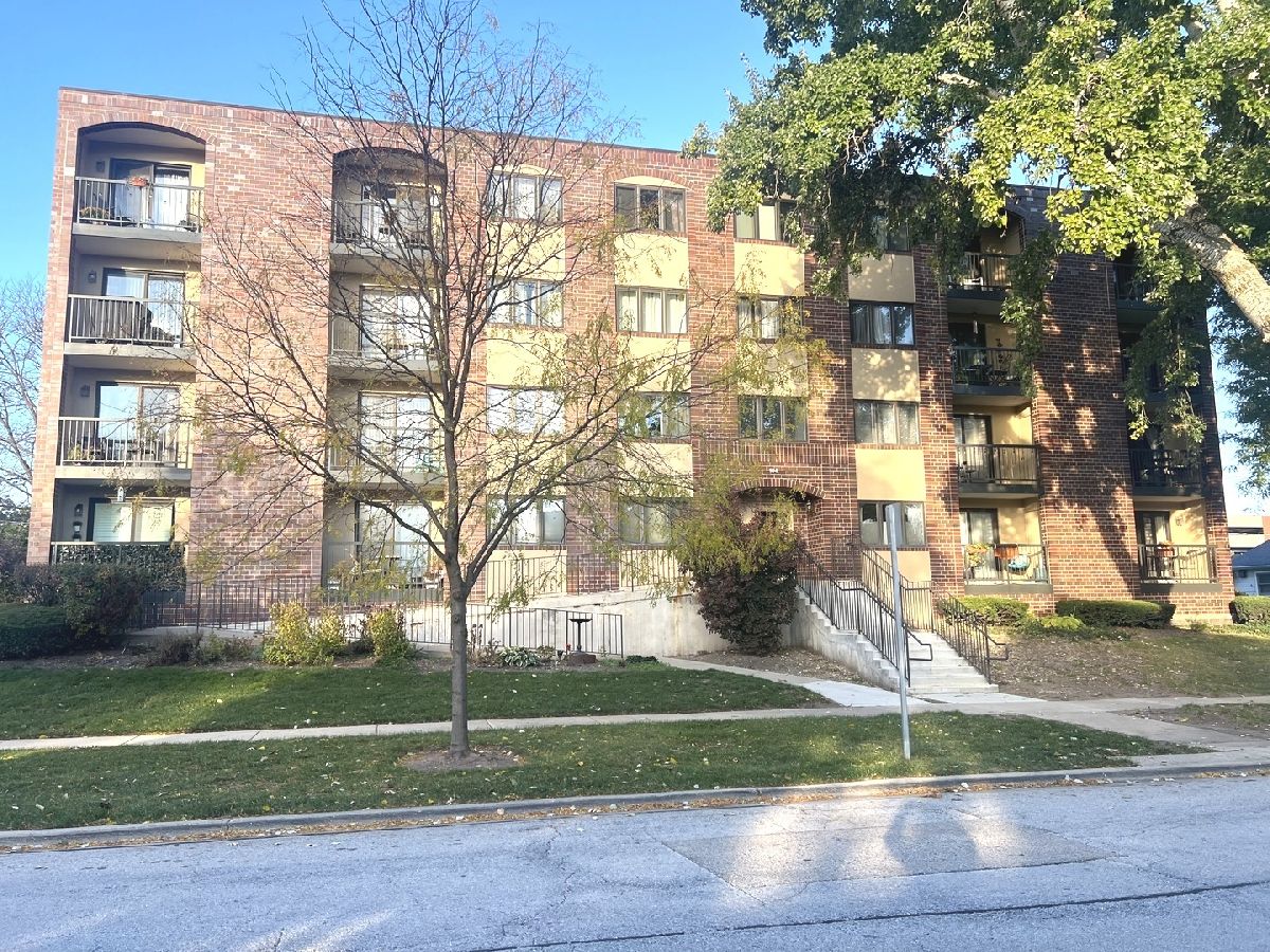 Condominiums & Homes For Sale Parkview Of Arlington Heights Arlington Heights Illinois, 104 Pine Avenue