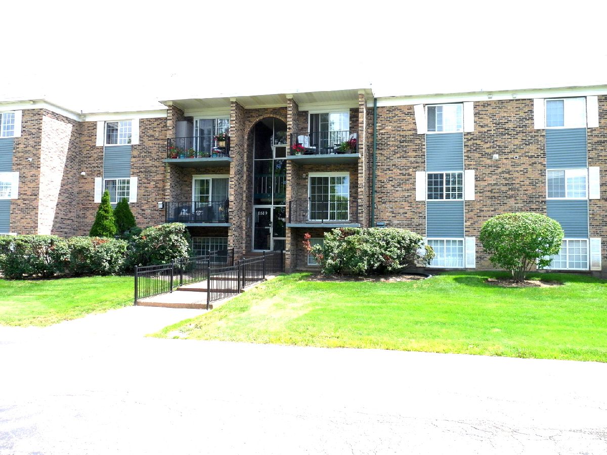 Condominiums For Rent Arlington Glen Arlington Heights Illinois, 1619 Windsor
