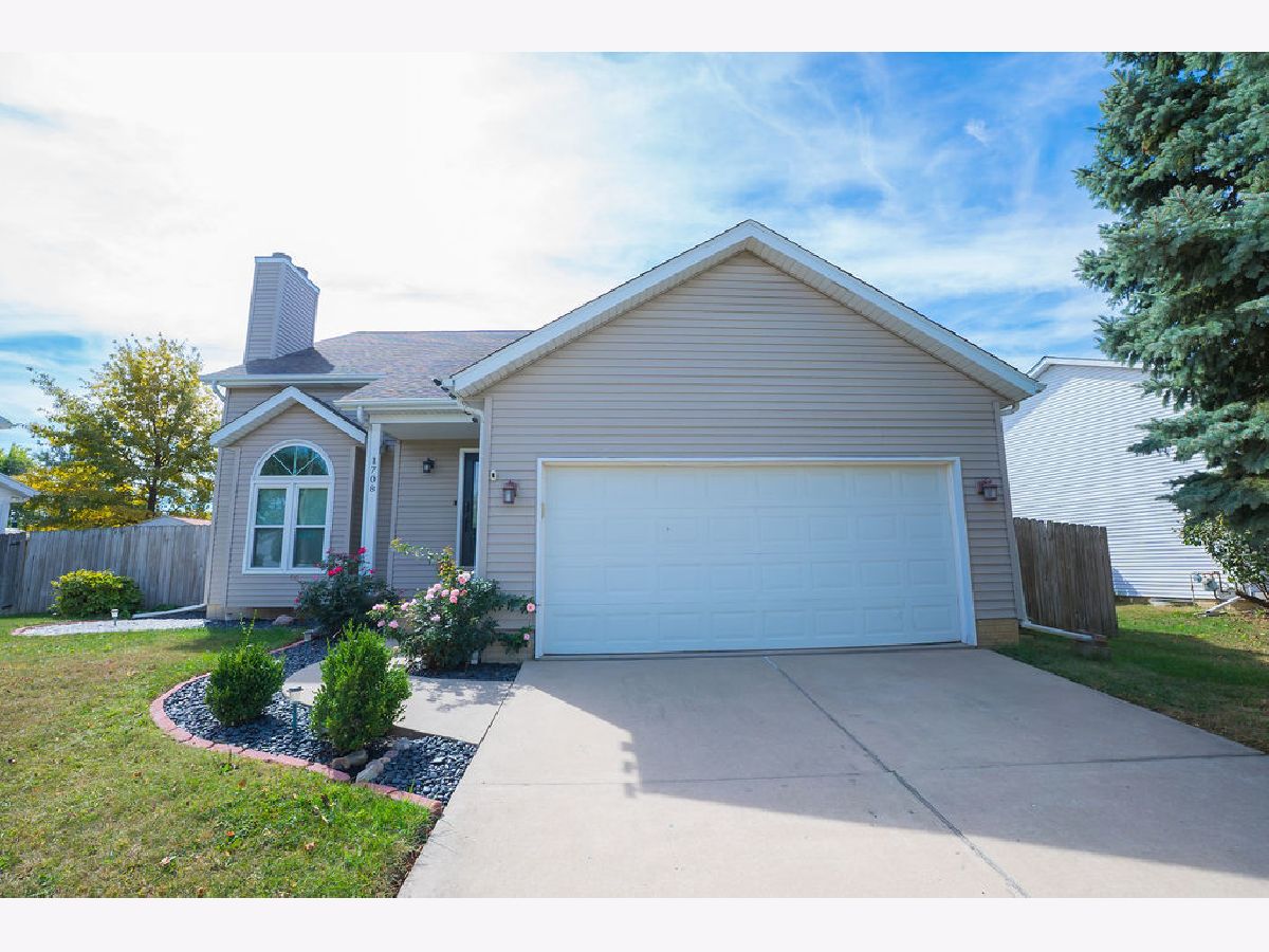 Homes & Condos & Townhomes For Sale Midlands Bloomington Illinois, 1708 Royal Pointe Drive