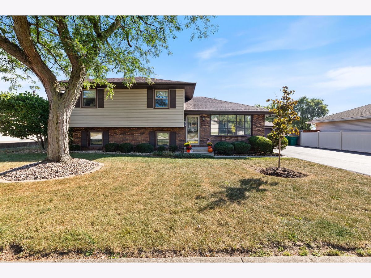 Homes For Sale Longleat Joliet Illinois, 3832 Buck Avenue