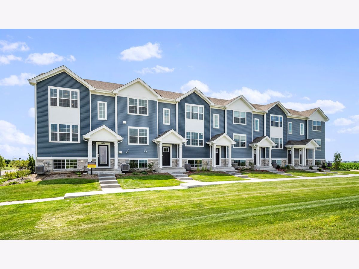  For Sale Hampshire Illinois, 905 Briar Glen Court