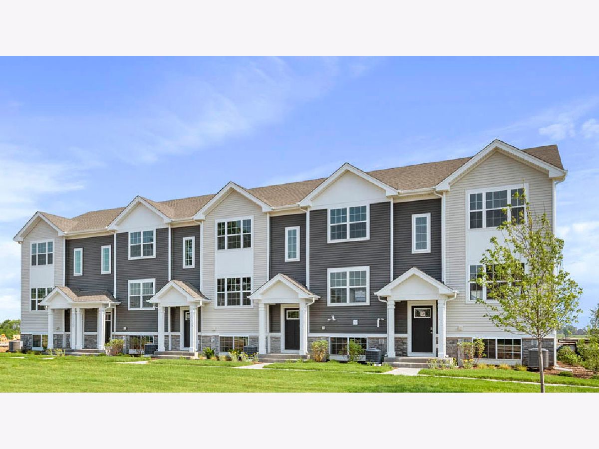  For Sale Hampshire Illinois, 909 Briar Glen Court