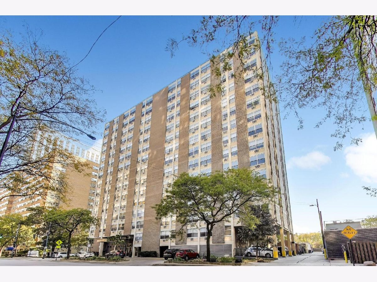  For Sale Chicago Illinois, 3033 Sheridan Road