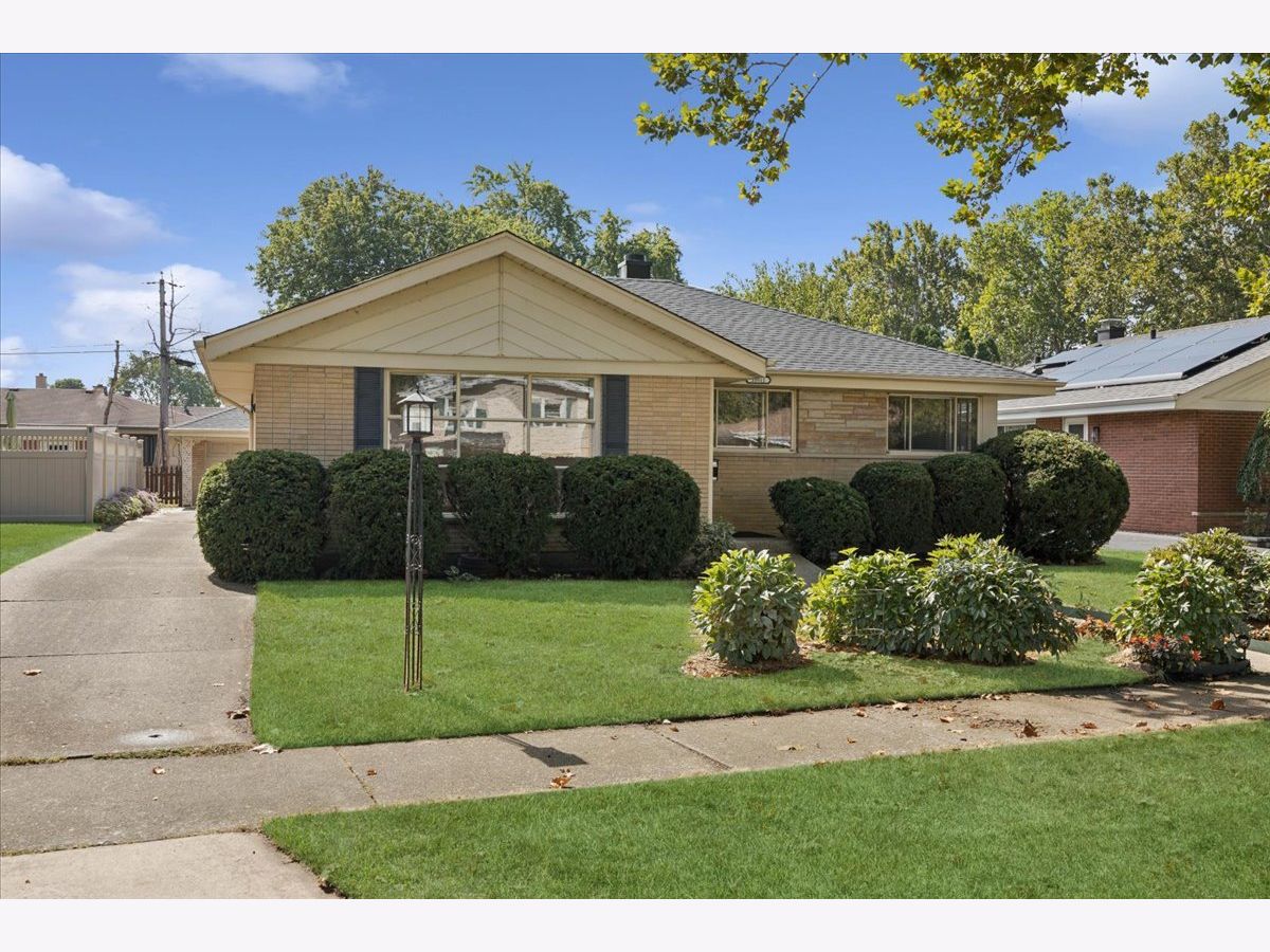  For Sale Westchester Illinois, 10511 Preston Street