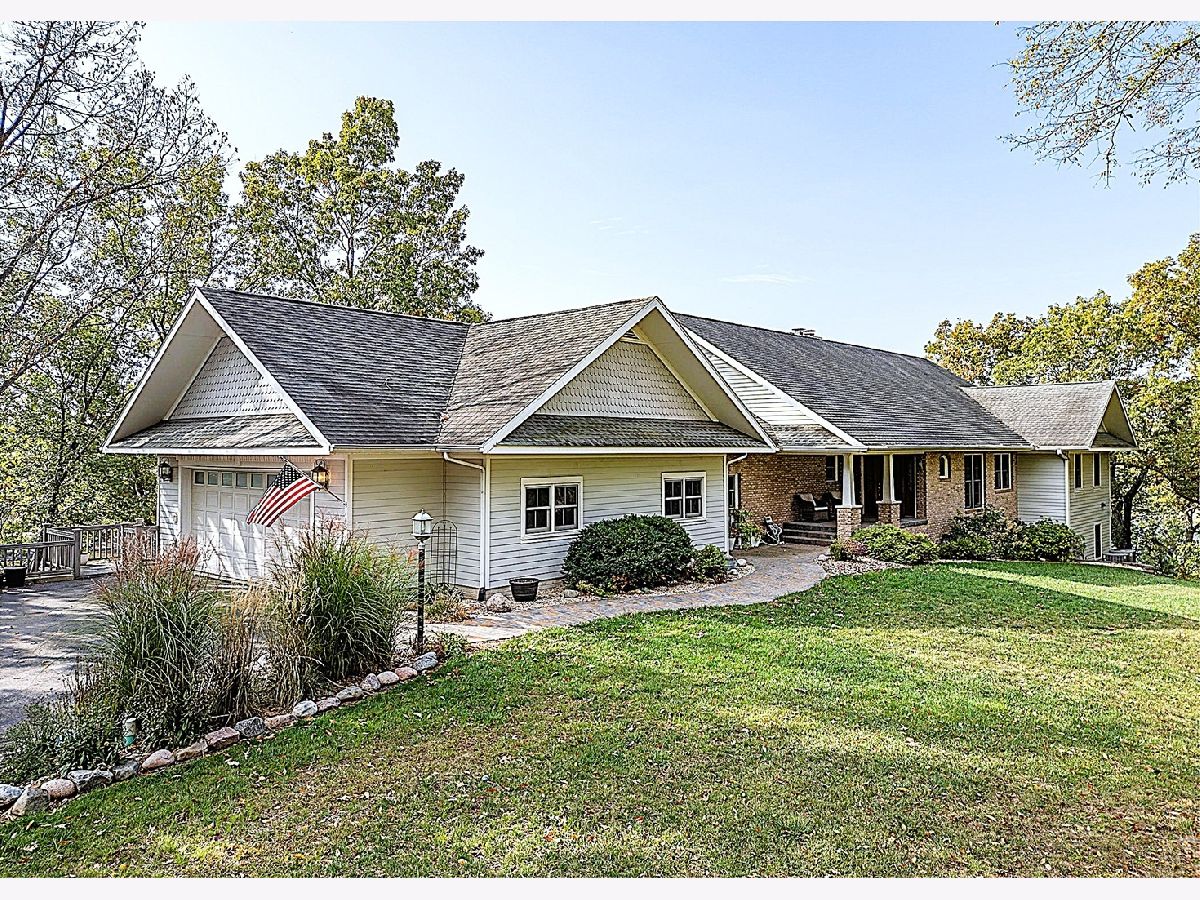  For Sale Dixon Illinois, 1024 White Pine Drive