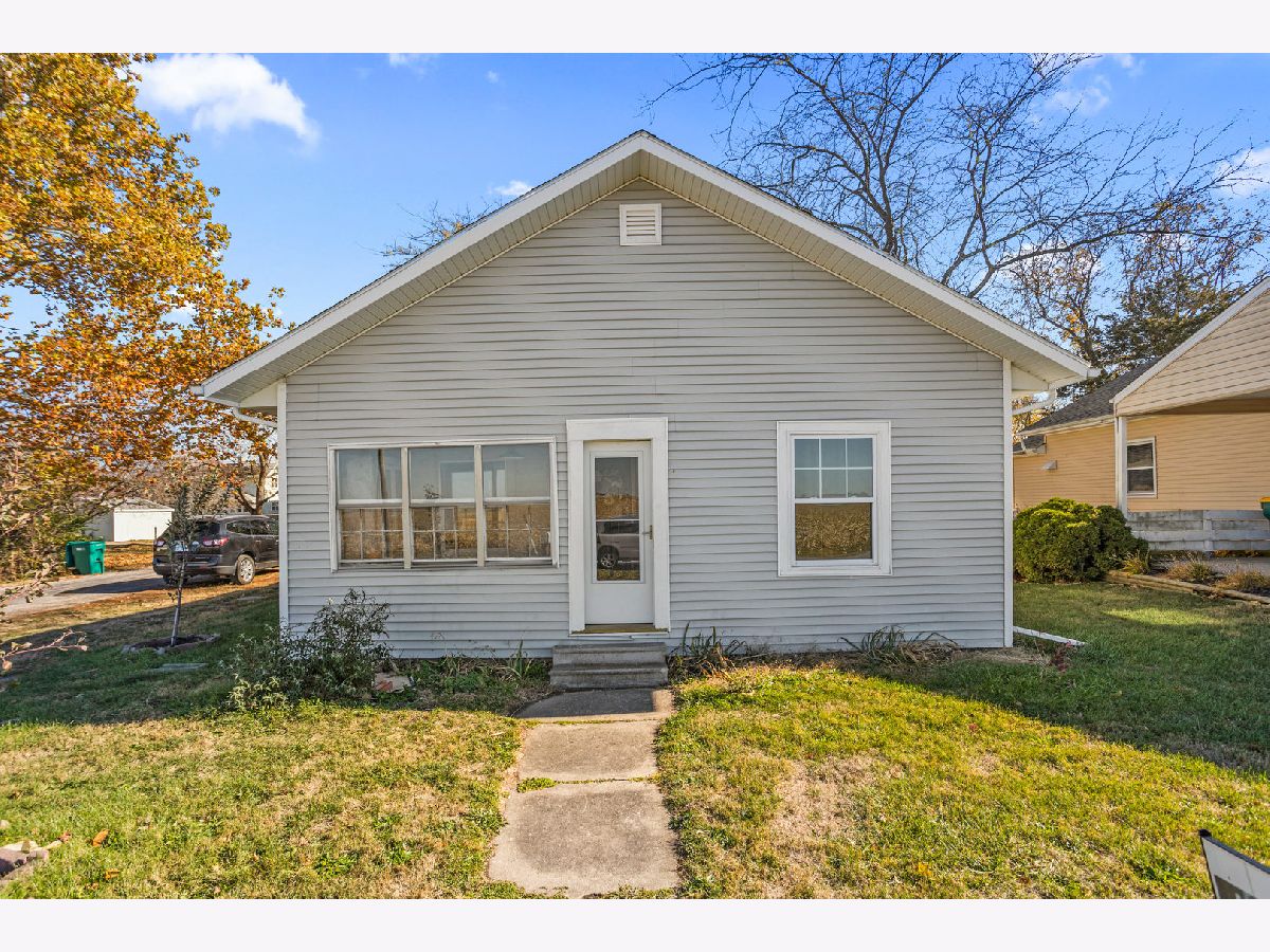  For Sale Villa Grove Illinois, 201 Douglas Street