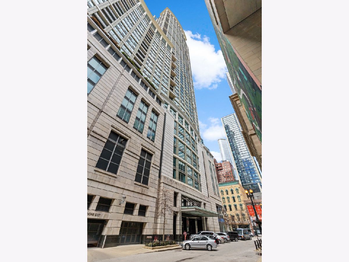 Condominiums Rented Heritage At Millennium Park Chicago Illinois, 130 Garland