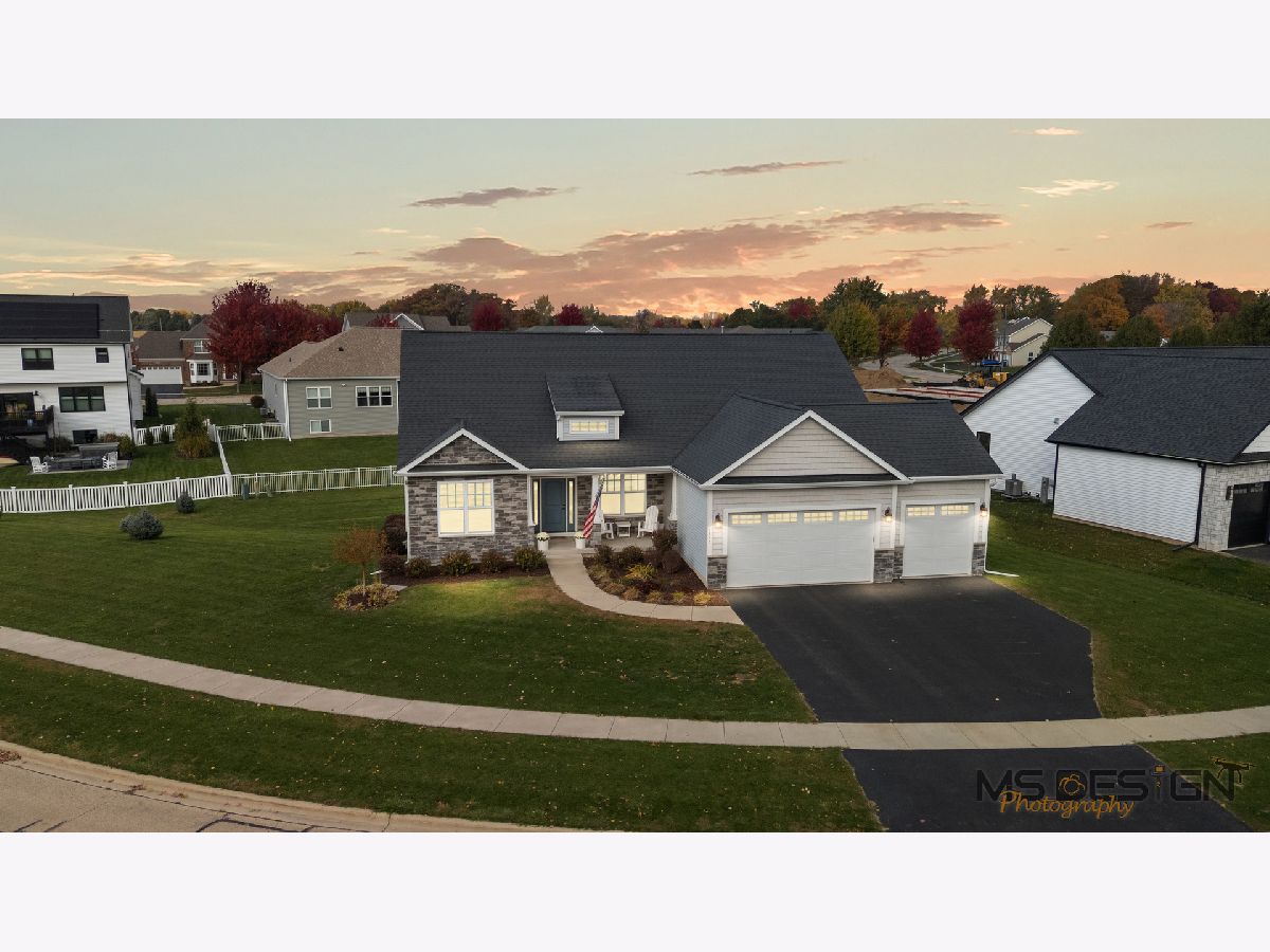  For Sale Sycamore Illinois, 1435 Beach Lane