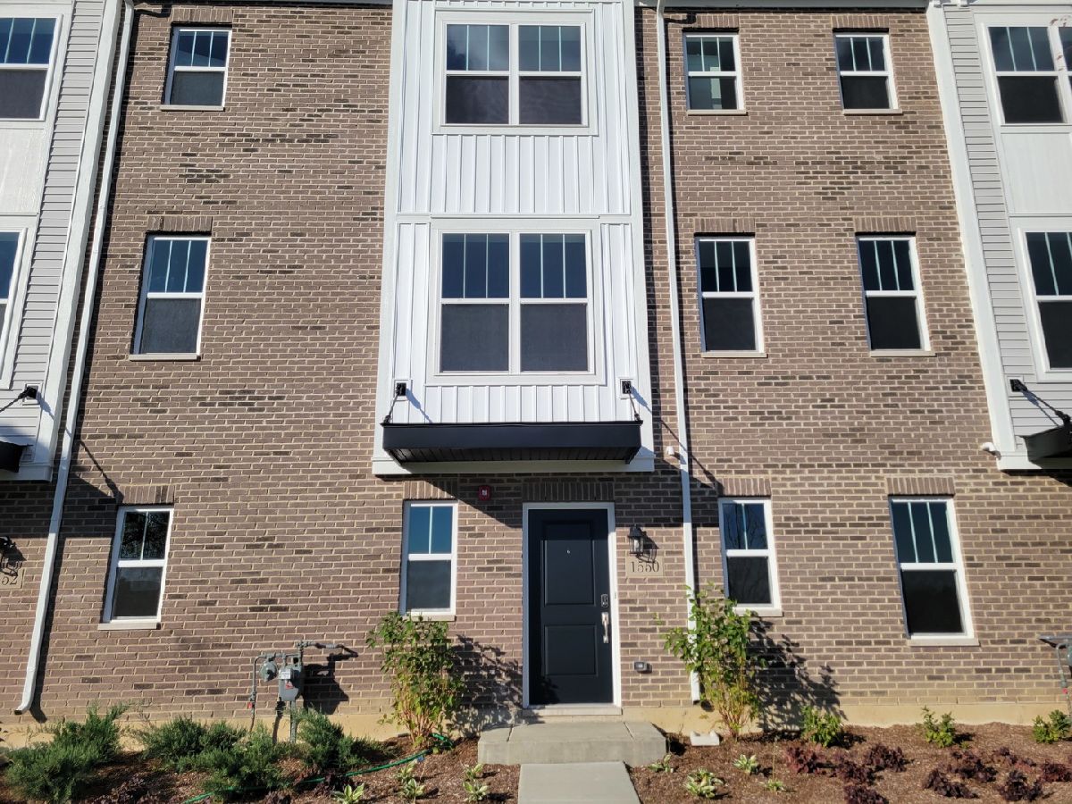 Condos & Townhomes For Rent Halston Market Des Plaines Illinois, 1550 Times