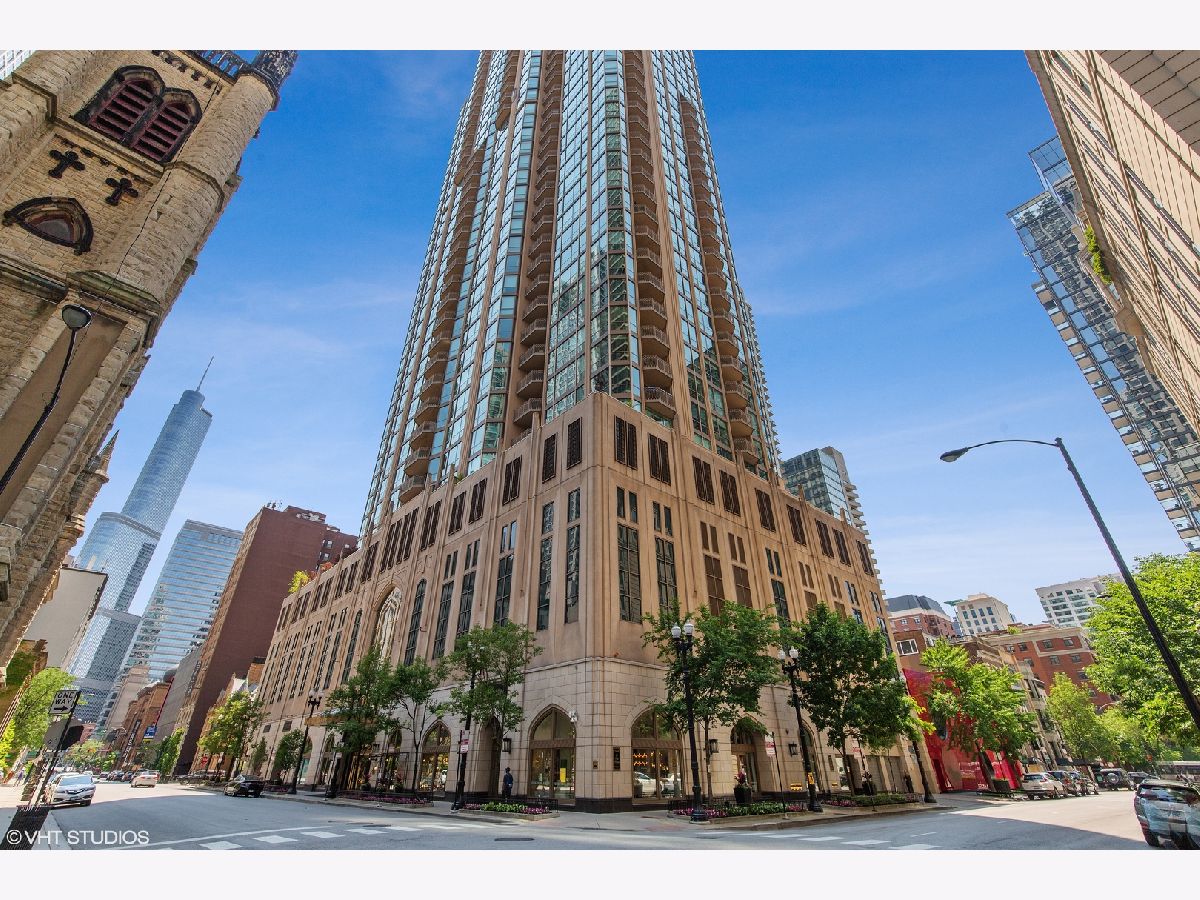  For Sale Chicago Illinois, 21 Huron Street