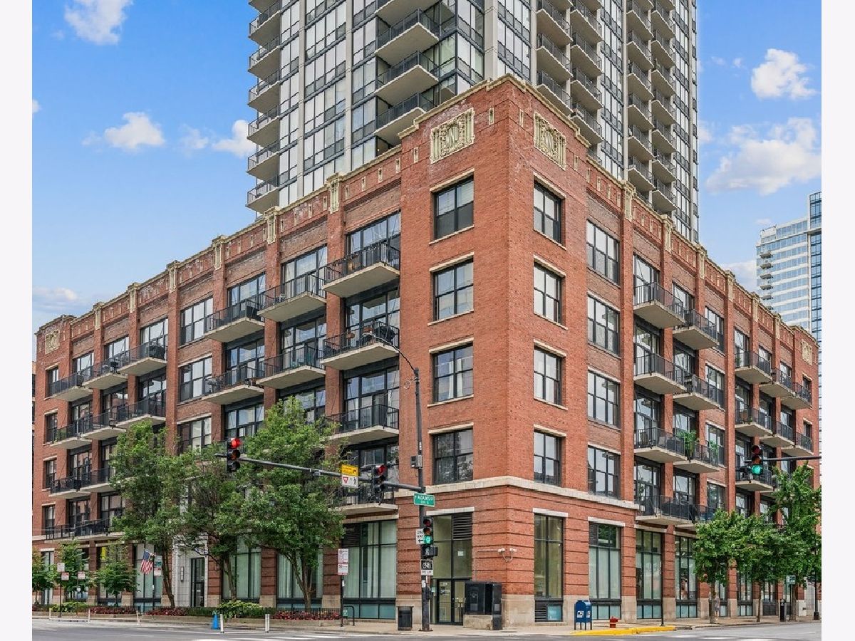  Rented Chicago Illinois, 210 Desplaines