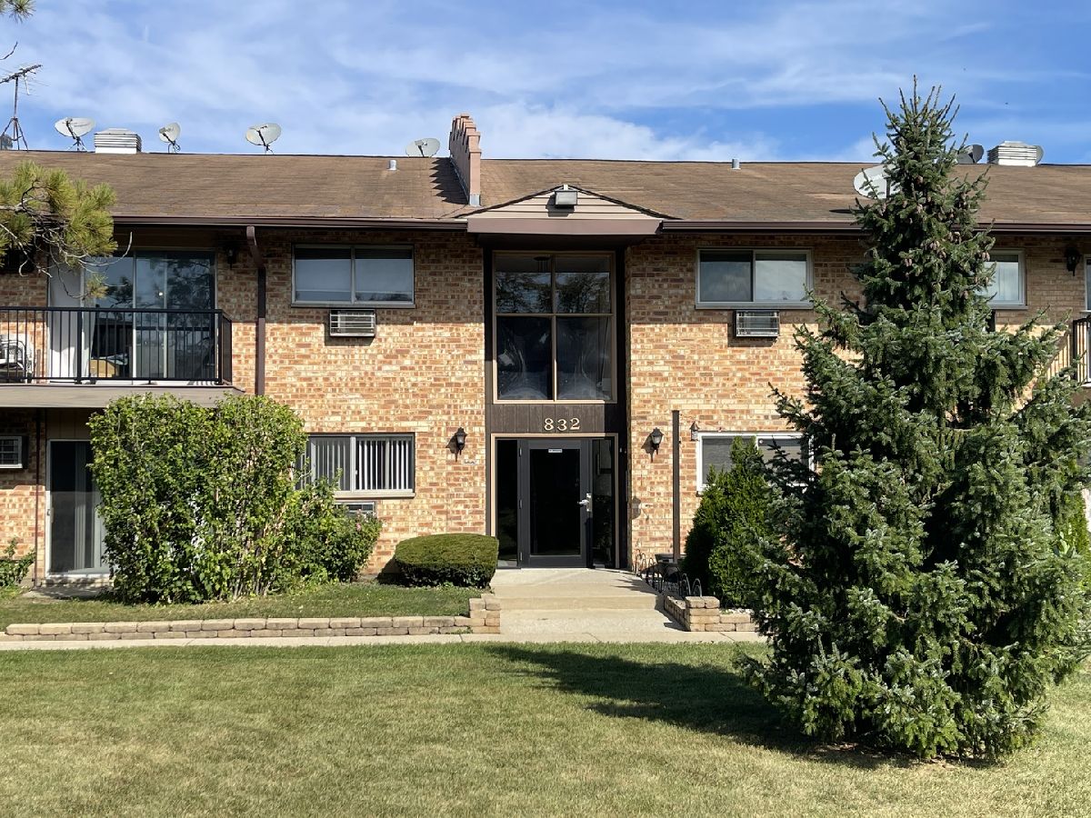  For Sale Prospect Heights Illinois, 832 Old Willow Road