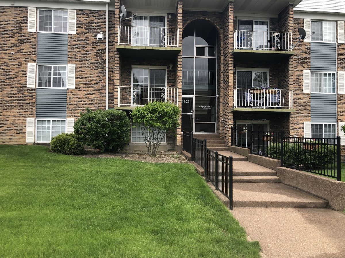 Condominiums Rented Arlington Glen Arlington Heights Illinois, 1621 Windsor