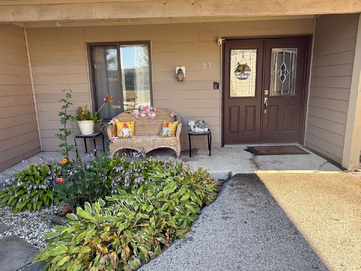  For Sale North Chicago Illinois, 2910 Frontenac Street