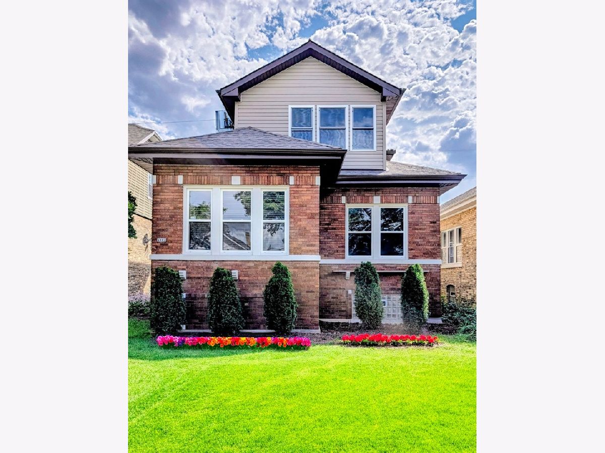  For Sale Chicago Illinois, 6005 Waveland Avenue