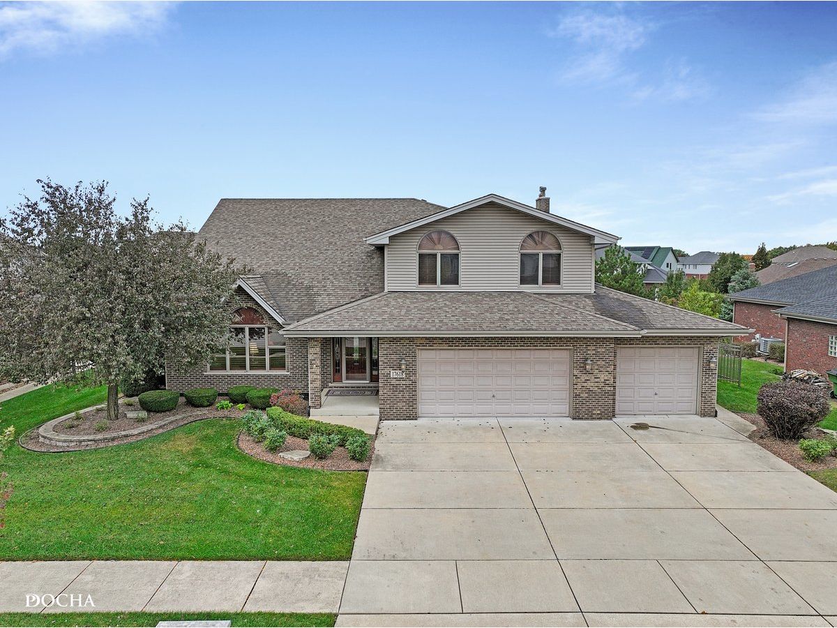 Homes & Condos & Townhomes For Sale Radcliffe Place Tinley Park Illinois, 17618 Dunn Road