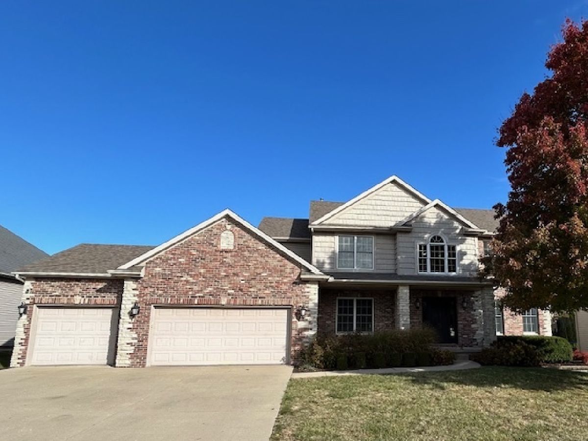 Homes & Condos & Townhomes For Sale Tipton Trails Bloomington Illinois, 2810 Stevenson Drive