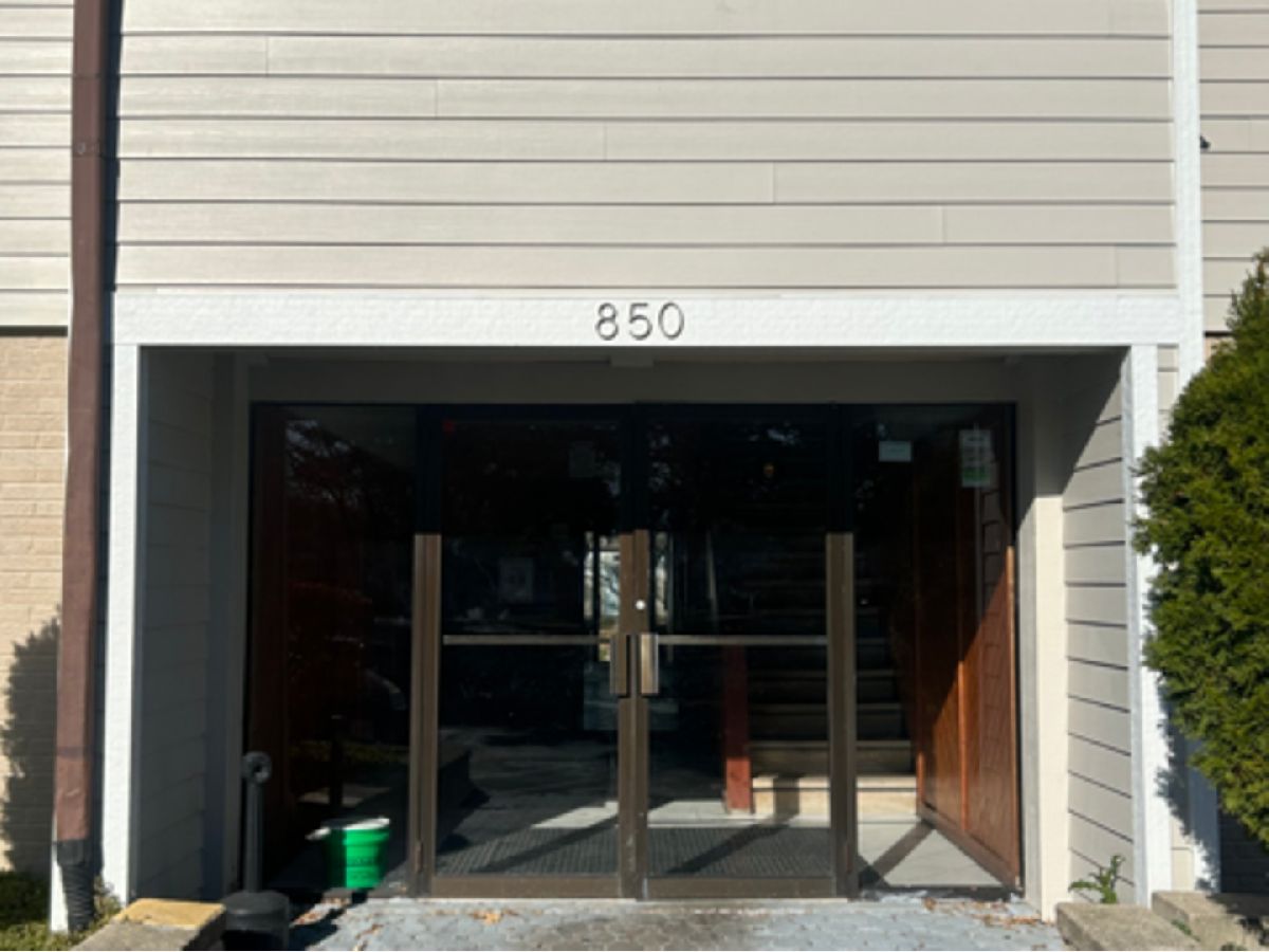  For Sale Prospect Heights Illinois, 850 Old Willow Road