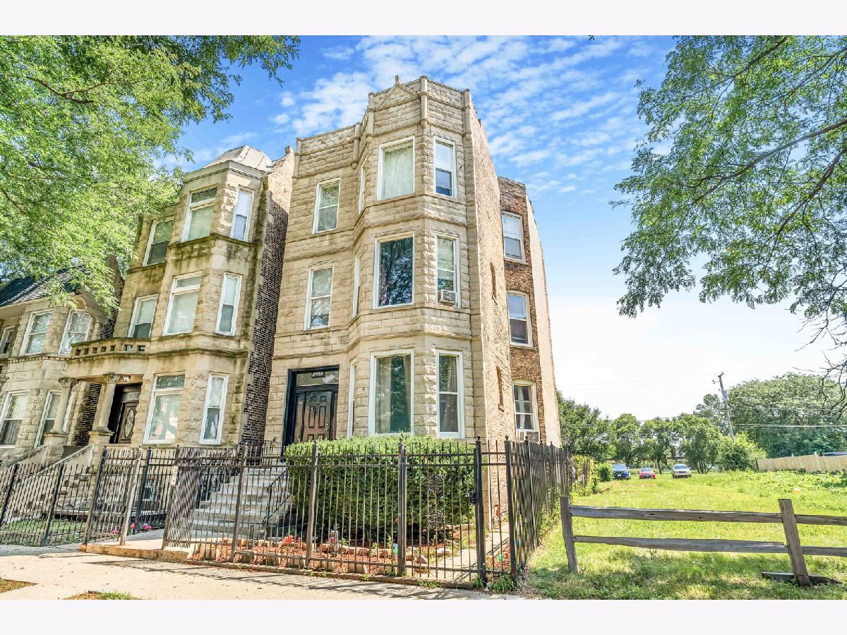  For Sale Chicago Illinois, 5225 Indiana Avenue