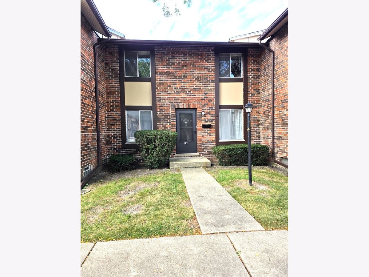  Rented Villa Park Illinois, 1S252 Stratford