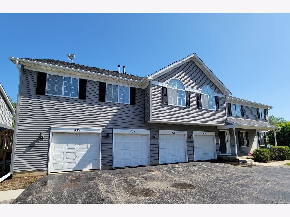  For Rent Lake In The Hills Illinois, 427 Village Creek