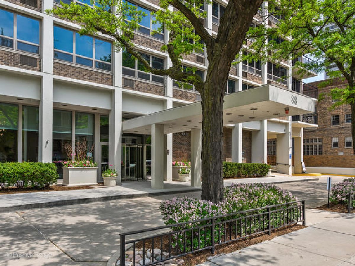 Condominiums Rented Lowell House Chicago Illinois, 88 Schiller
