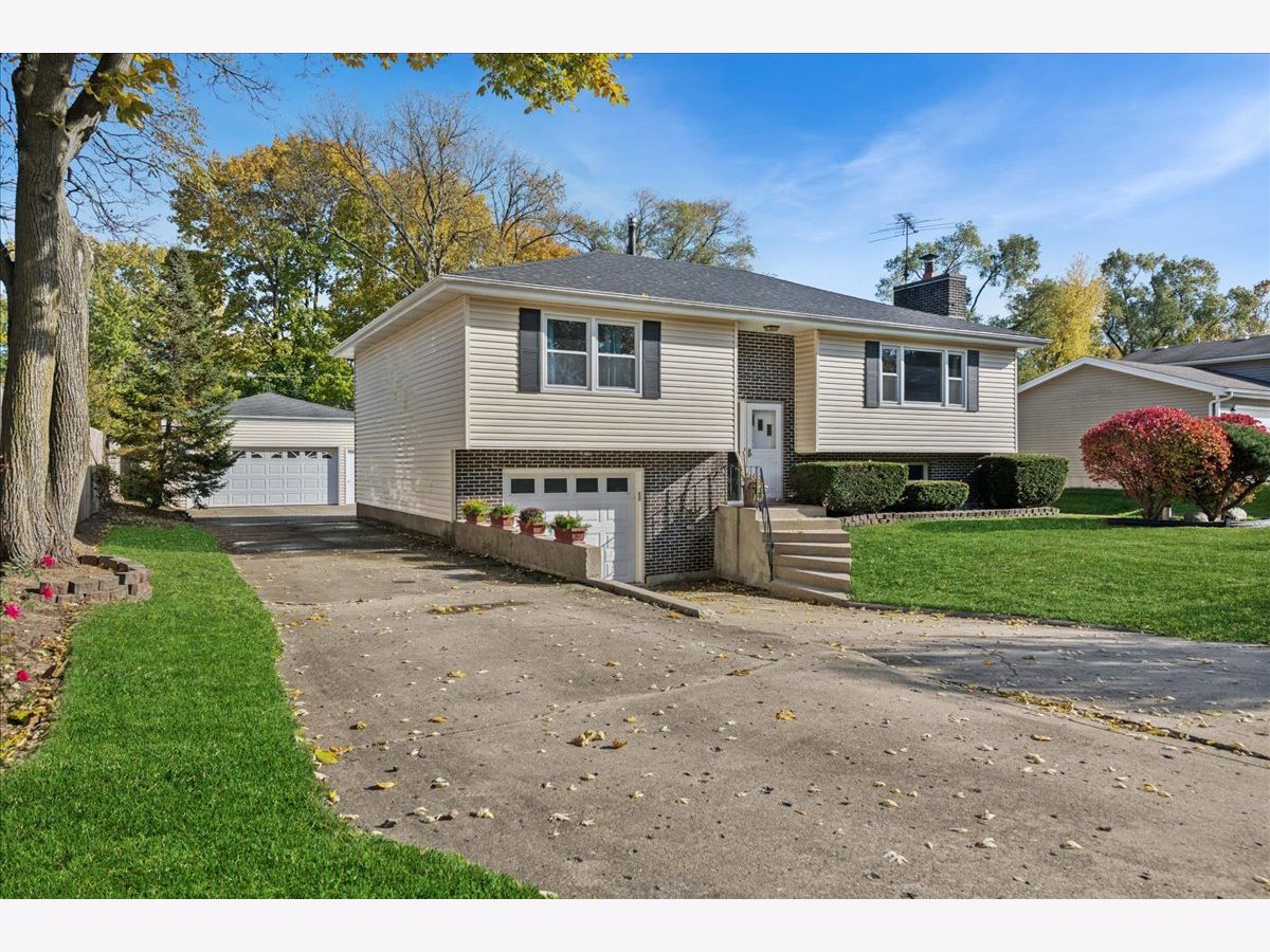  For Sale Lake Zurich Illinois, 23565 Park Road