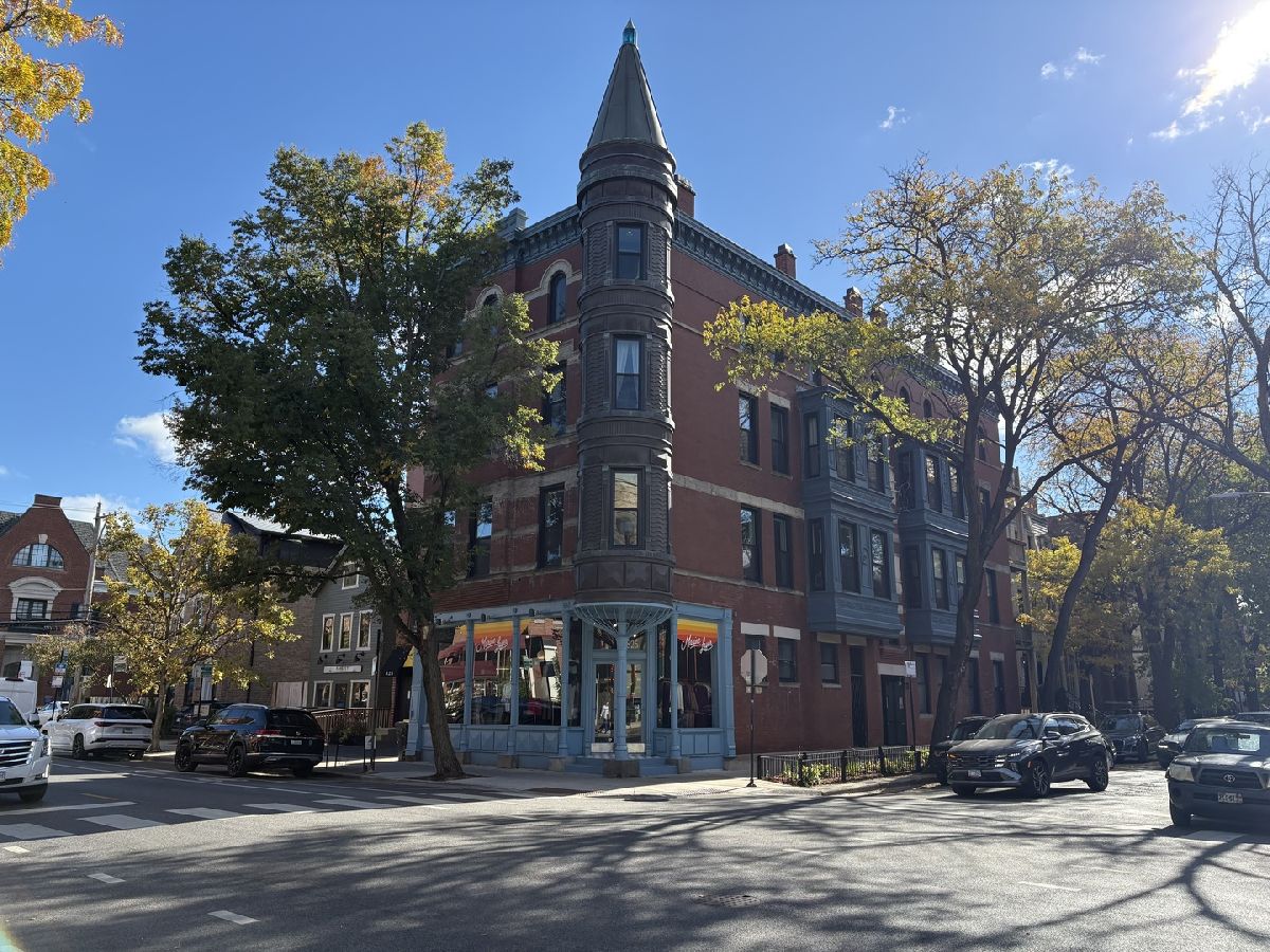  Rented Chicago Illinois, 825 Armitage