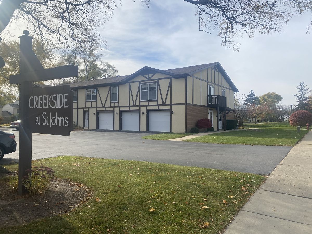 Condominiums For Sale Creekside At St. Johns Woodstock Illinois, 404 Saint Johns Road