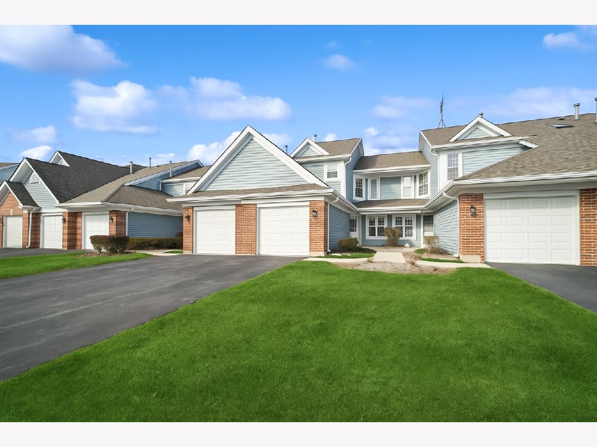 Townhomes & Condos For Sale Heatherwood Schaumburg Illinois, 216 Winnsboro Court