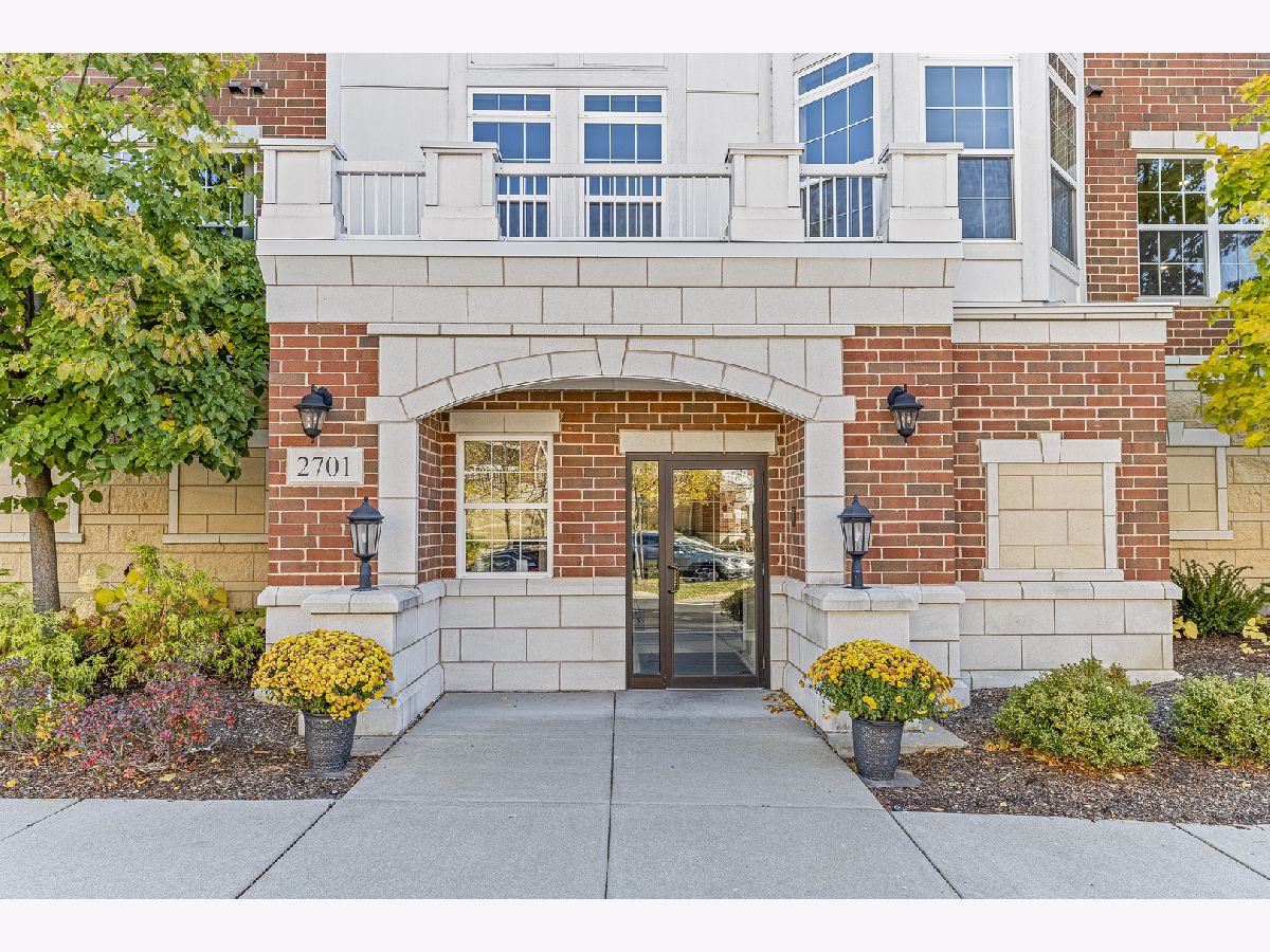  For Sale Glenview Illinois, 2701 Commons Drive